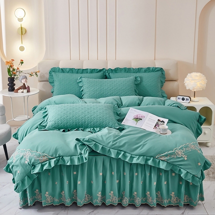 91家纺网 家纺一手货源 找家纺 家之硕家纺 2025新款云朵棉刺绣床裙四件套 湖绿