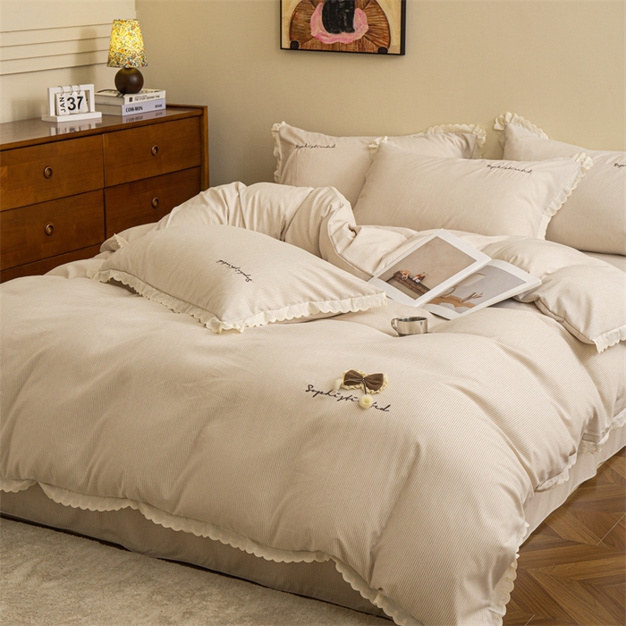 91家纺网 家纺一手货源 找家纺 庭笙 2025新款无印.色织条纹少女韩式小花边简约条纹四件套 色织条纹.米