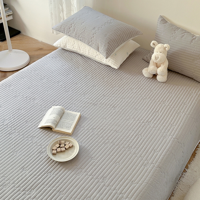 91家纺网 家纺一手货源 找家纺 优悦生活馆 2025新款亲肤舒适水洗棉夹棉床盖 星愿-灰