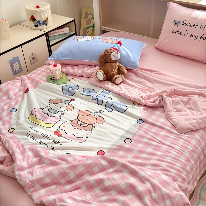 91家纺网 家纺一手货源 找家纺 星期八 2025新款针织棉夏被四件套 小狗蛋糕