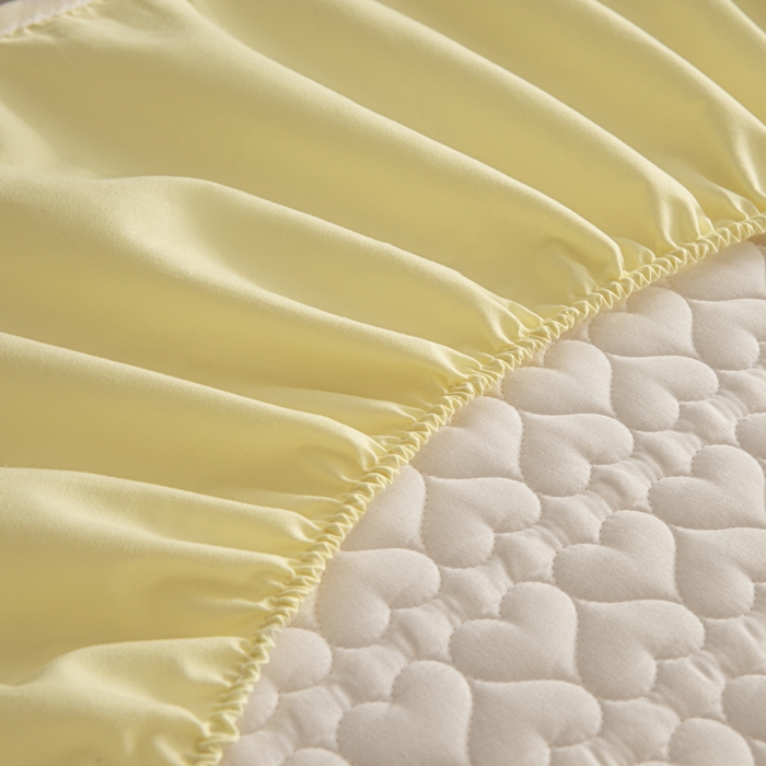 91家纺网 家纺一手货源 找家纺 优悦生活馆 2025新款亲肤水洗棉夹棉防水床笠 桃心-黄