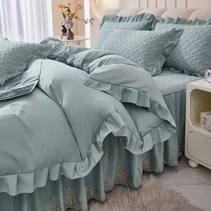 91家纺网 家纺一手货源 找家纺 家之硕家纺 2025新款云朵棉刺绣床裙四件套 明月灰