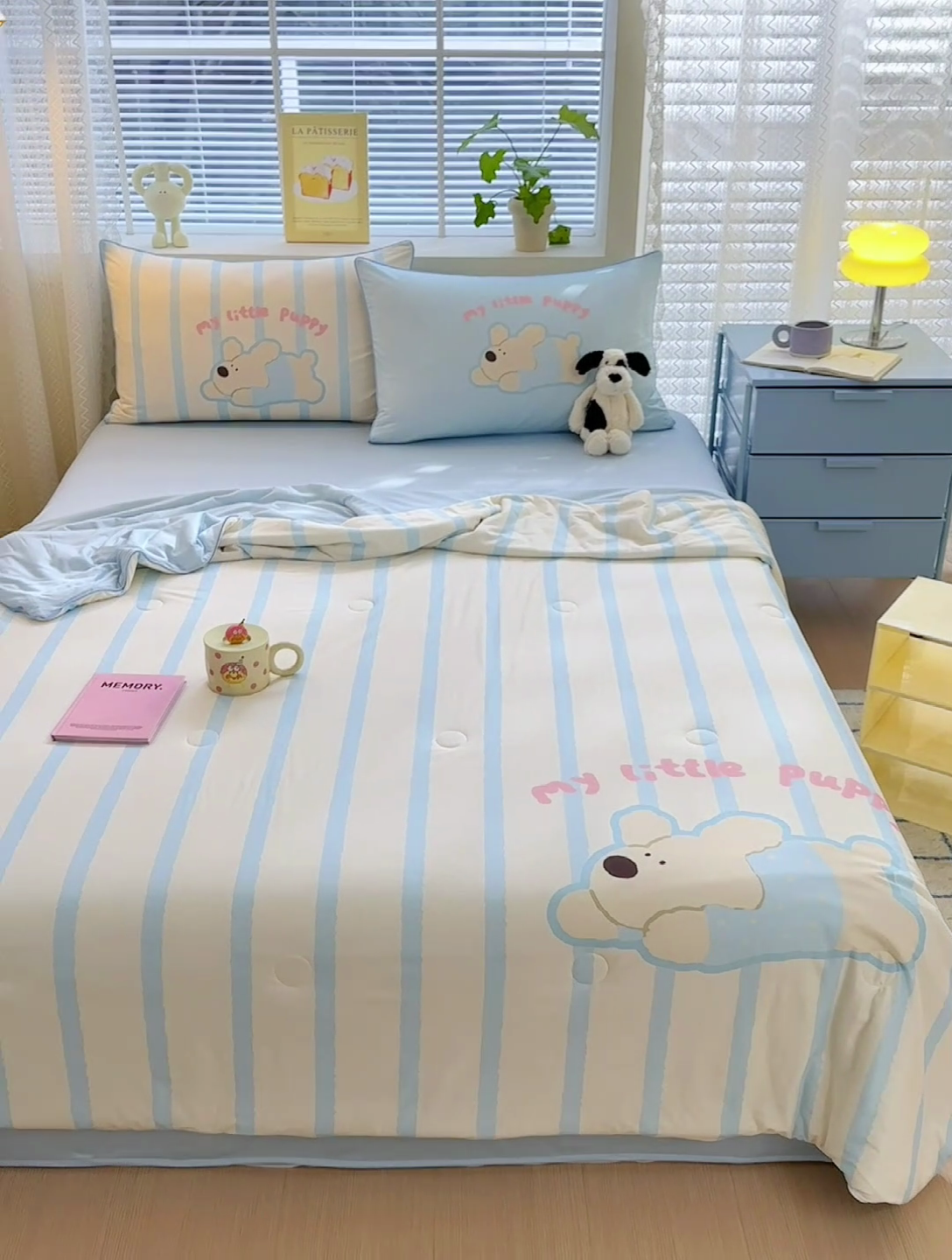 91家纺网 家纺一手货源 找家纺 星期八 2025新款针织棉夏被四件套 竖条狗狗蓝