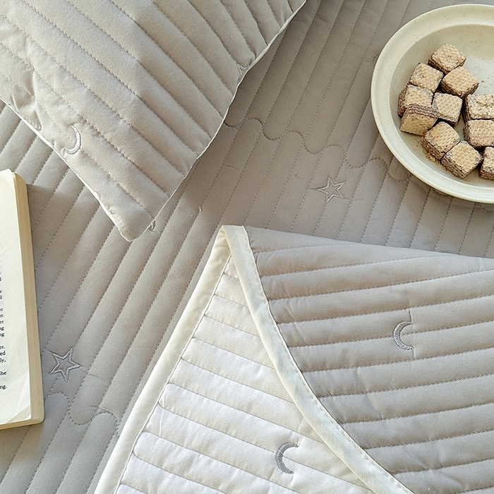 91家纺网 家纺一手货源 找家纺 优悦生活馆 2025新款亲肤舒适水洗棉夹棉床盖 星愿-灰