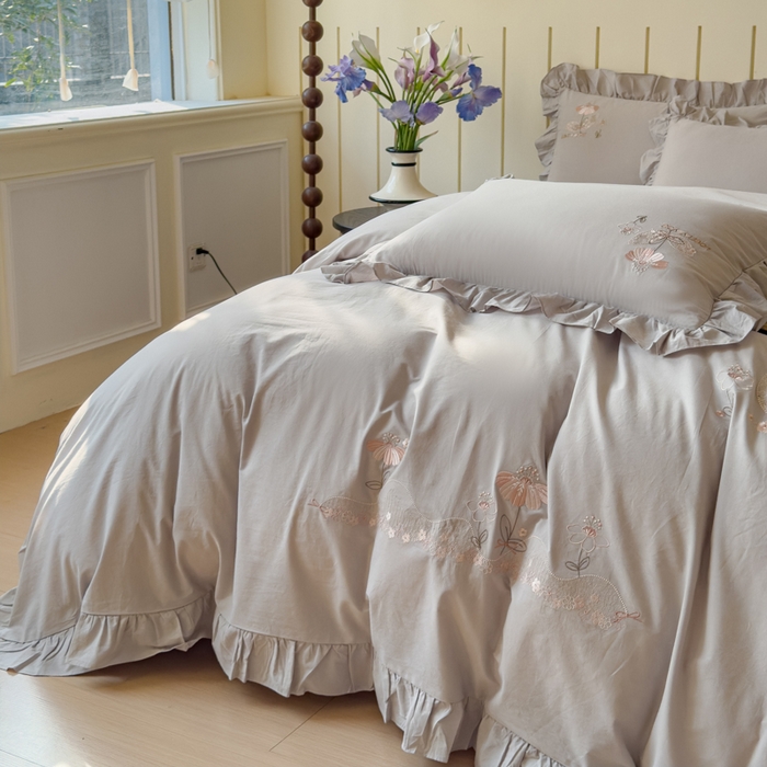 91家纺网 家纺一手货源 找家纺 U品汇 A类全棉色织水洗棉刺绣花四件套纯棉100%棉韩版公主风立体花朵 春野浪漫-时尚灰