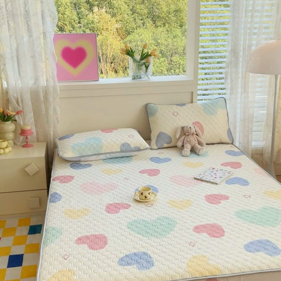 91家纺网 家纺一手货源 找家纺 小萌虎 2025新款凉感丝胶质凉席床笠款 爱心