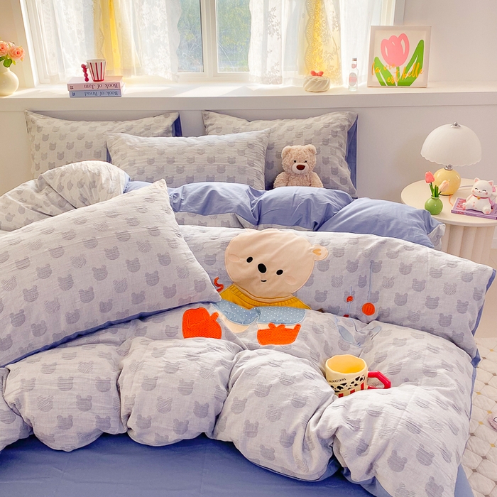 91家纺网 家纺一手货源 找家纺 千朵 2025新款全棉提花四件套 歪头小熊