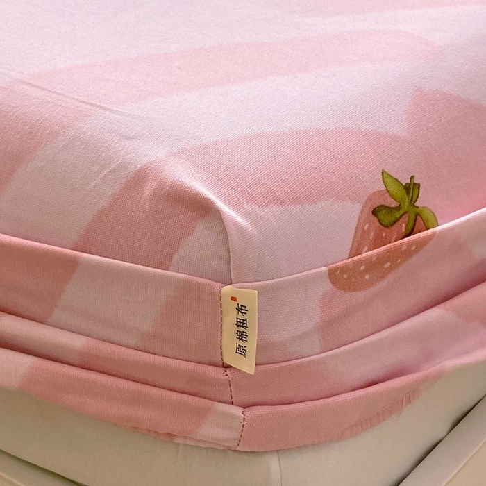 91家纺网 家纺一手货源 找家纺 ME/ERA HOME寐时代 2025新款全棉老粗布床笠款三件套 全棉卡通-草莓-粉