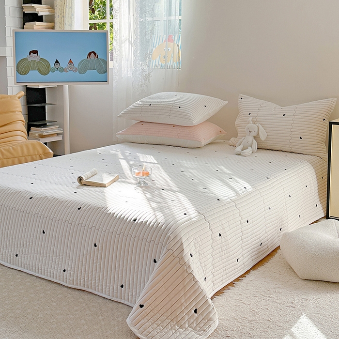 91家纺网 家纺一手货源 找家纺 优悦生活馆 2025新款亲肤舒适水洗棉夹棉床盖 暖心-白