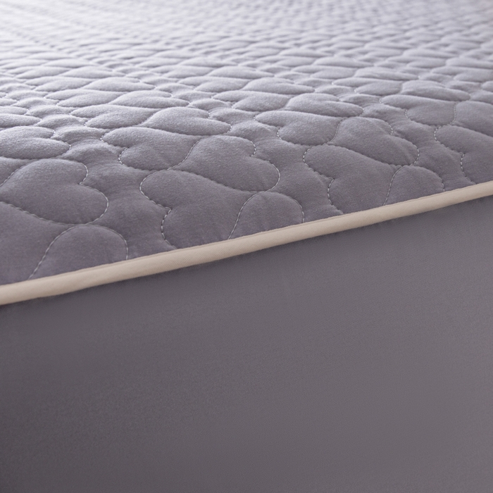 91家纺网 家纺一手货源 找家纺 优悦生活馆 2025新款亲肤水洗棉夹棉防水床笠 桃心-紫