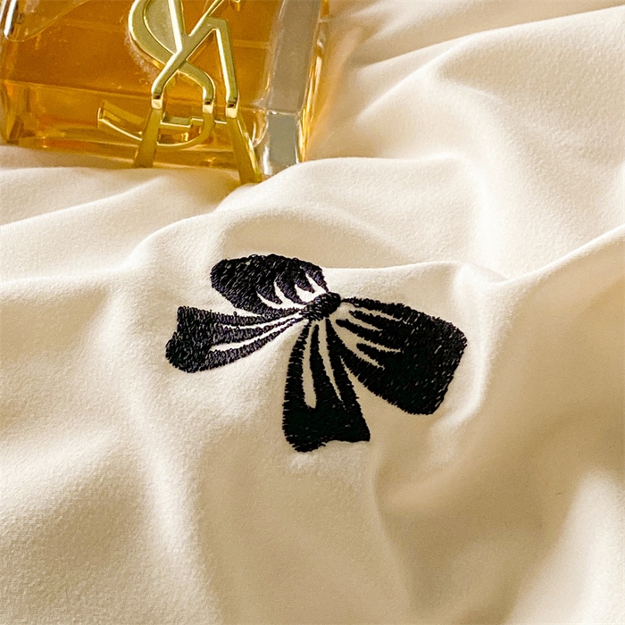 91家纺网 家纺一手货源 找家纺 庭笙 2025新款小香风满版刺绣蝴蝶小清新四件套—黑巧可可 米杏