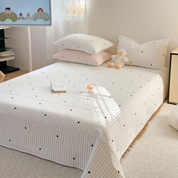 91家纺网 家纺一手货源 找家纺 优悦生活馆 2025新款亲肤舒适水洗棉夹棉床盖 暖心-白