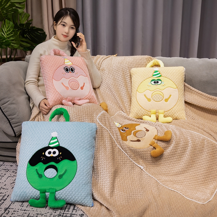 91家纺网 家纺一手货源 找家纺 中华鲟2025新款多功能豆豆绒提花网红抱枕毯卡通立体贴布刺绣抱枕被 甜甜圈毛毯-蓝