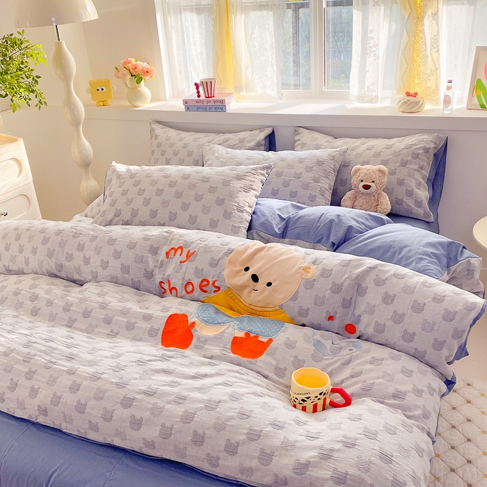 91家纺网 家纺一手货源 找家纺 千朵 2025新款全棉提花四件套 歪头小熊