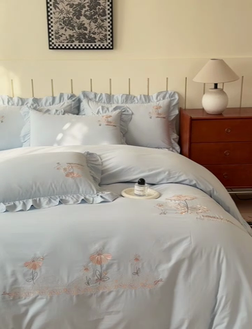 91家纺网 家纺一手货源 找家纺 U品汇 A类全棉色织水洗棉刺绣花四件套纯棉100%棉韩版公主风立体花朵 春野浪漫-星空蓝