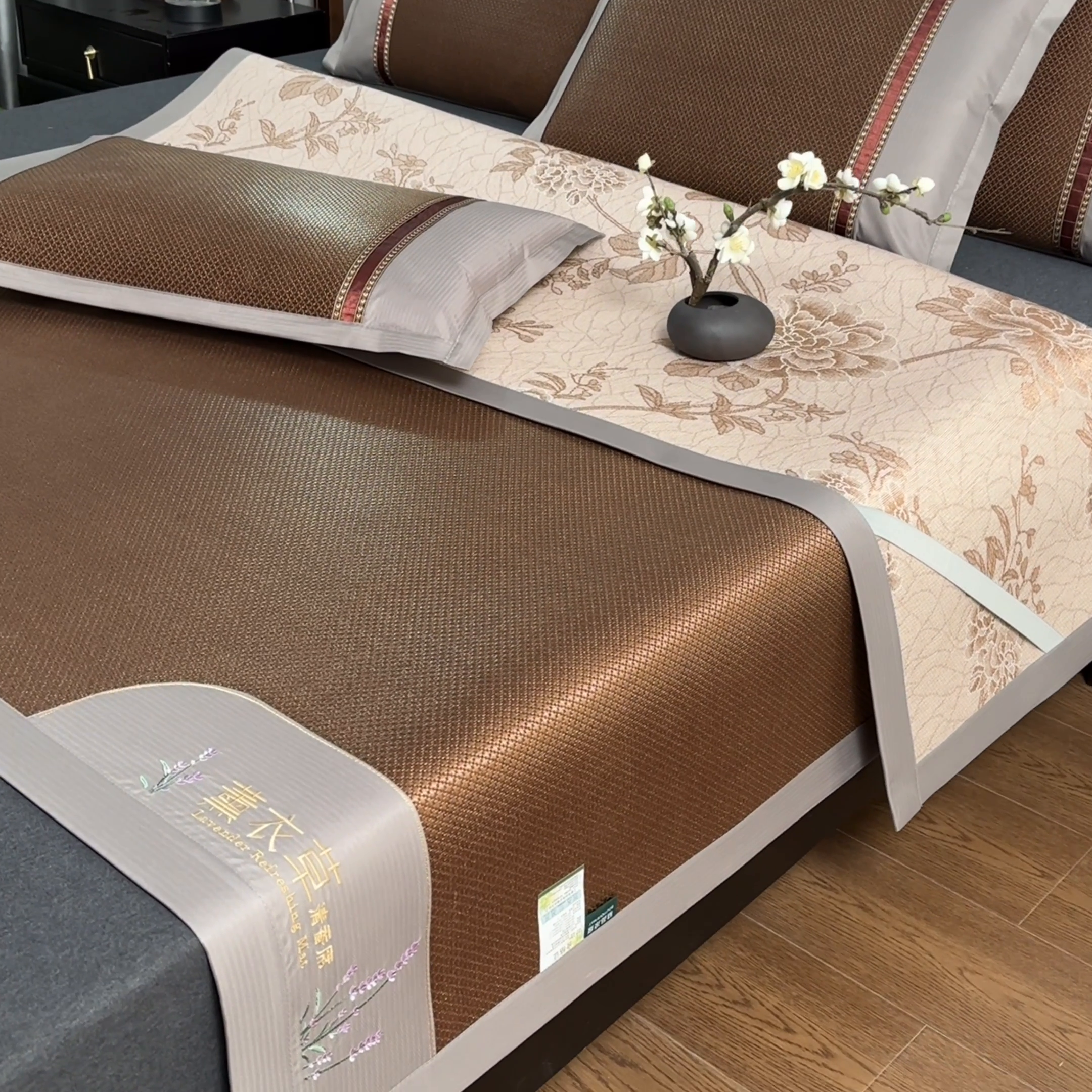 91家纺网 家纺一手货源 找家纺 小牛席业2025新款薰衣草冰藤席系列（冰藤席面）凉席藤席冰藤双面席冰丝席竹席凉席空调席草席三件套 薰衣草清香冰藤席-黑咖