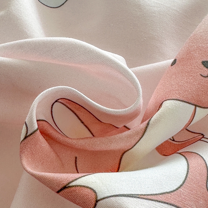 91家纺网 家纺一手货源 找家纺 眷恋家纺 2025年春夏全棉铂金棉13376数码印花四件套 欢乐园-粉（有小号）