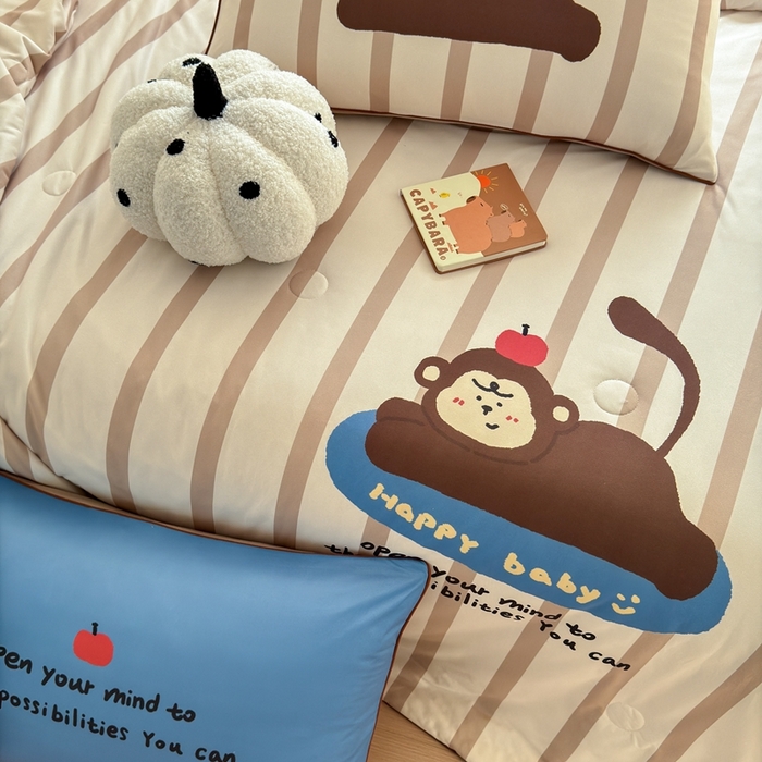 91家纺网 家纺一手货源 找家纺 星期八 2025新款针织棉夏被四件套 苹果猴