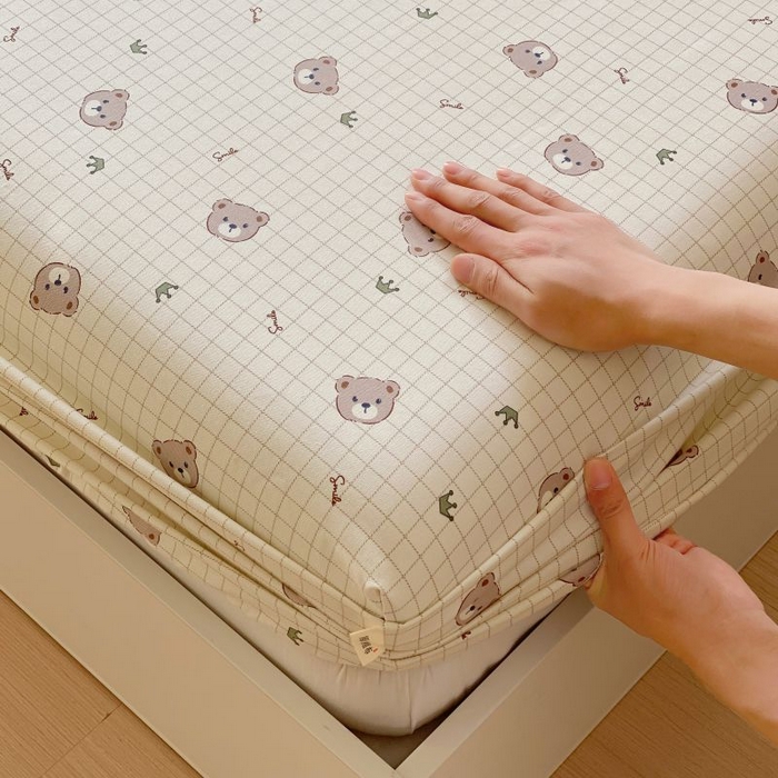 91家纺网 家纺一手货源 找家纺 ME/ERA HOME寐时代 2025新款全棉老粗布床笠款三件套 全棉卡通-皇冠小熊