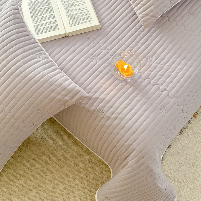 91家纺网 家纺一手货源 找家纺 优悦生活馆 2025新款亲肤舒适水洗棉夹棉床盖 幻蝶-紫