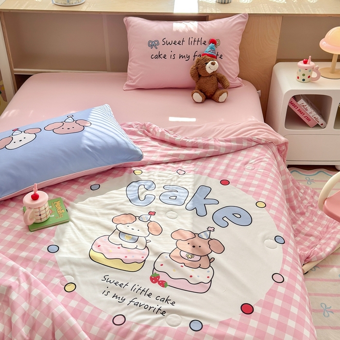 91家纺网 家纺一手货源 找家纺 星期八 2025新款针织棉夏被四件套 小狗蛋糕