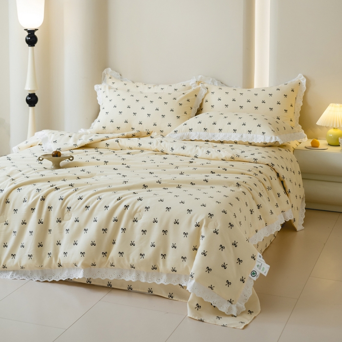 91家纺网 家纺一手货源 找家纺 绒世界 绒世界 2025新款双层纱韩版印花夏被四件套 礼物-米黄