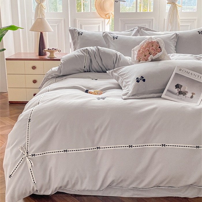 91家纺网 家纺一手货源 找家纺 庭笙 2025新款小香风满版刺绣蝴蝶小清新四件套—黑巧可可 浅灰