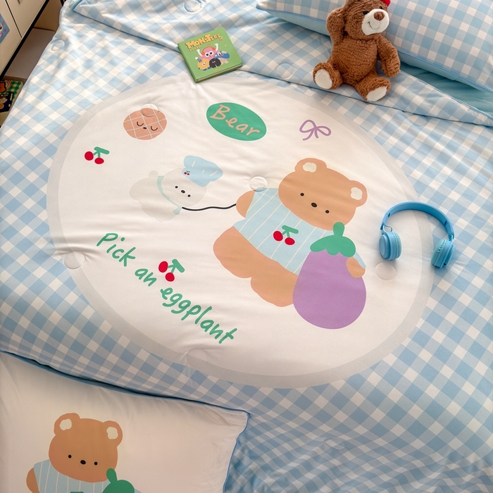 91家纺网 家纺一手货源 找家纺 星期八 2025新款针织棉夏被四件套 茄子小熊