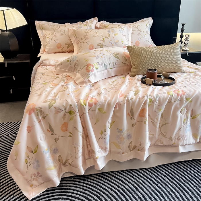 91家纺网 家纺一手货源 找家纺 朵希曼2025新款50天丝宽边夏被和夏被四件套系列 清风漫舞 浅粉