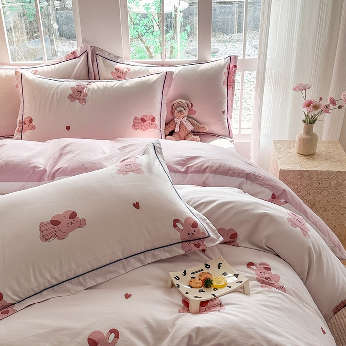 91家纺网 家纺一手货源 找家纺 眷恋家纺 2025年春夏全棉铂金棉13376数码印花四件套 爱心兔-粉