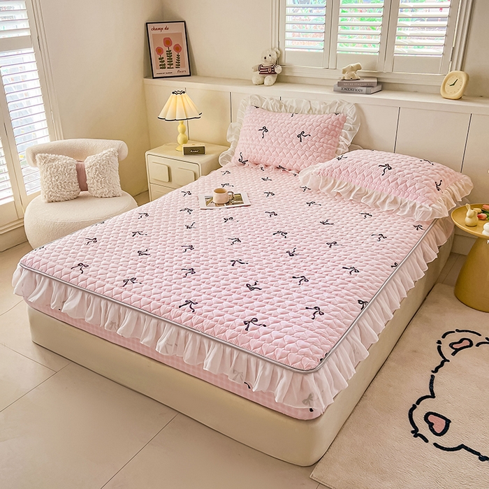 91家纺网 家纺一手货源 找家纺 眠势力 2025新款韩版花边床笠雪纺公主风ins夹棉四季款床罩保护套 粉格蝴蝶结