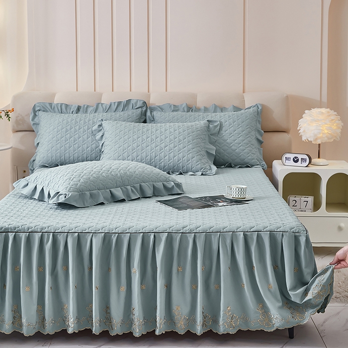 91家纺网 家纺一手货源 找家纺 家之硕家纺 2025新款云朵棉刺绣床裙四件套 明月灰