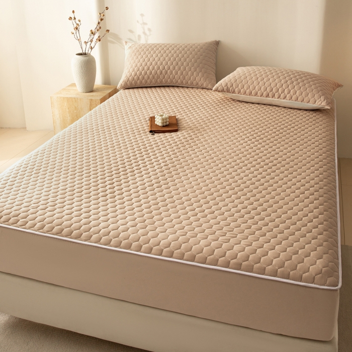 91家纺网 家纺一手货源 找家纺 优悦生活馆 2025新款亲肤水洗棉夹棉防水床笠 方格-卡其