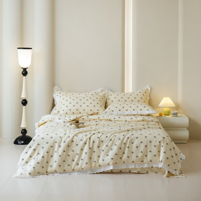 91家纺网 家纺一手货源 找家纺 绒世界 绒世界 2025新款双层纱韩版印花夏被四件套 礼物-米黄