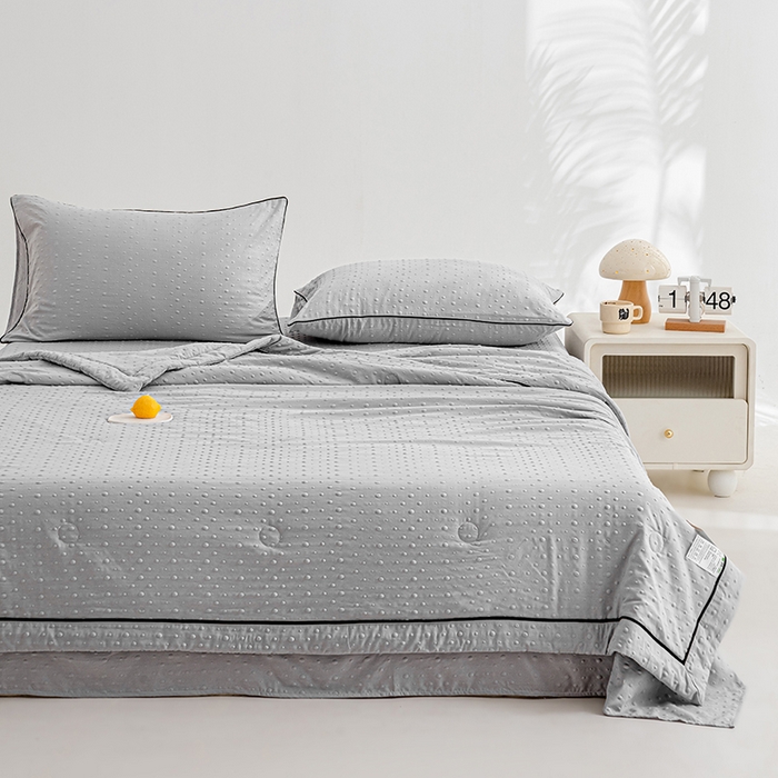 91家纺网 家纺一手货源 找家纺 绒世界 绒世界 2025新款凉豆豆包边夏被四件套 凉豆豆-静谧灰