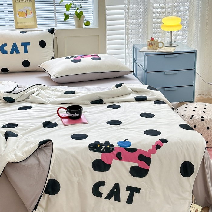 91家纺网 家纺一手货源 找家纺 星期八 2025新款针织棉夏被四件套 小猫