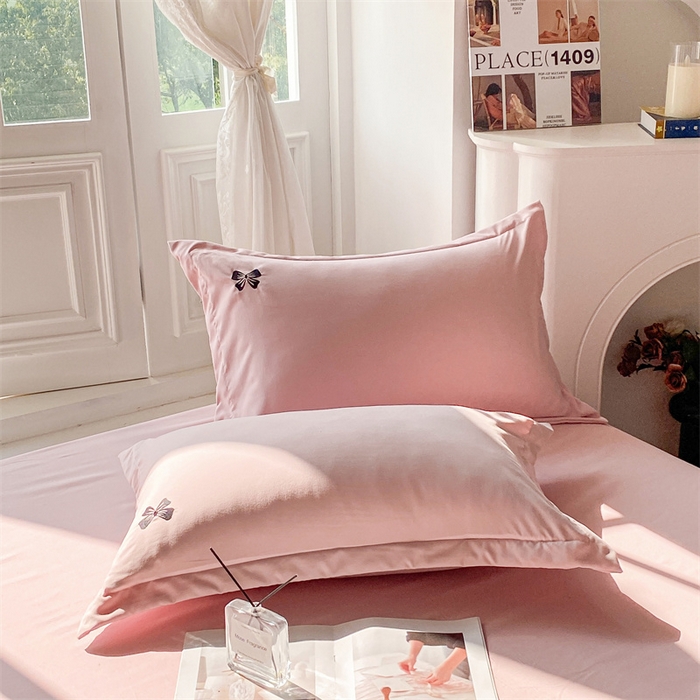 91家纺网 家纺一手货源 找家纺 庭笙 2025新款小香风满版刺绣蝴蝶小清新四件套—黑巧可可 浅豆粉