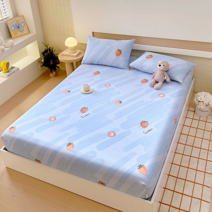 91家纺网 家纺一手货源 找家纺 ME/ERA HOME寐时代 2025新款全棉老粗布床笠款三件套 全棉卡通-草莓-蓝