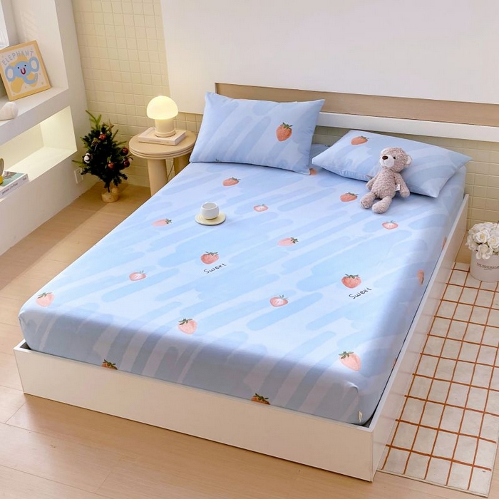 91家纺网 家纺一手货源 找家纺 ME/ERA HOME寐时代 2025新款全棉老粗布床笠款三件套 全棉卡通-草莓-蓝