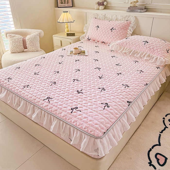 91家纺网 家纺一手货源 找家纺 眠势力 2025新款韩版花边床笠雪纺公主风ins夹棉四季款床罩保护套 粉格蝴蝶结