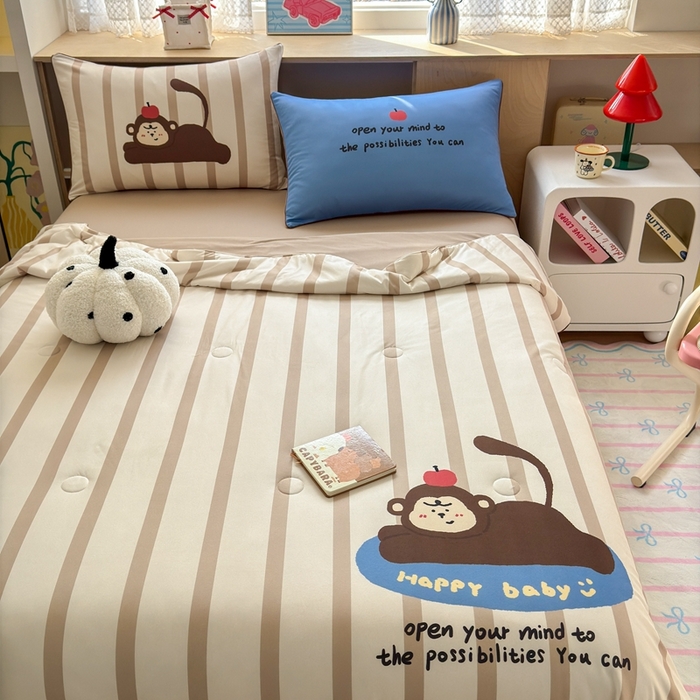 91家纺网 家纺一手货源 找家纺 星期八 2025新款针织棉夏被四件套 苹果猴