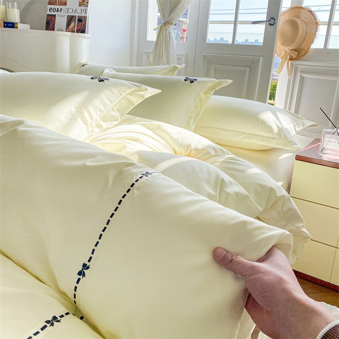 91家纺网 家纺一手货源 找家纺 庭笙 2025新款小香风满版刺绣蝴蝶小清新四件套—黑巧可可 奶油白