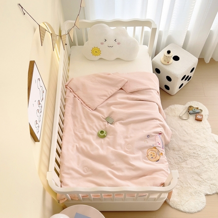 91家纺网 家纺一手货源 找家纺 （总）御棉坊 2025年新款A类凉小荷绣花款儿童夏被