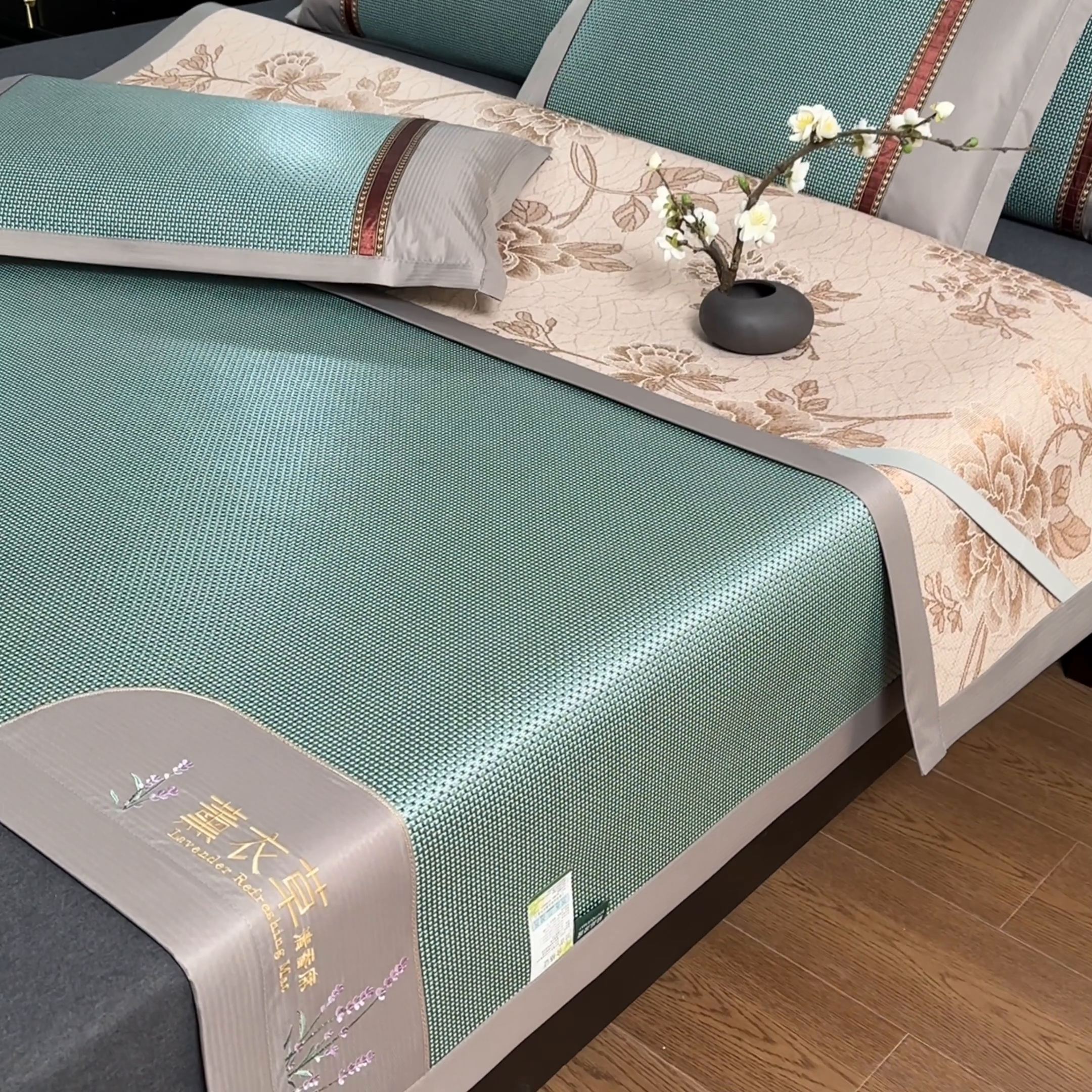 91家纺网 家纺一手货源 找家纺 小牛席业2025新款薰衣草冰藤席系列（冰藤席面）凉席藤席冰藤双面席冰丝席竹席凉席空调席草席三件套 薰衣草清香冰藤席-绿色