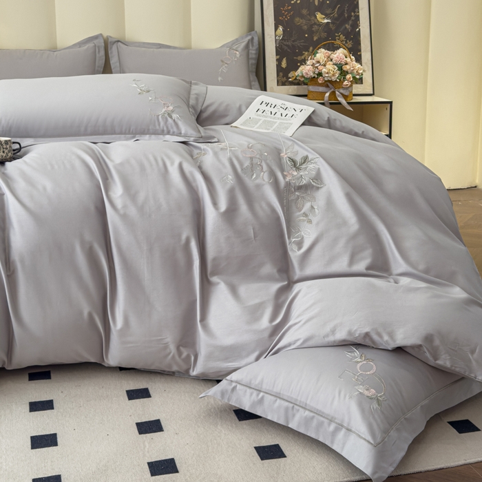 91家纺网 家纺一手货源 找家纺 U品汇 2025新款纯棉全棉长绒棉刺绣绣花高端礼盒四件套-夏瑾系列 夏瑾-亮银灰