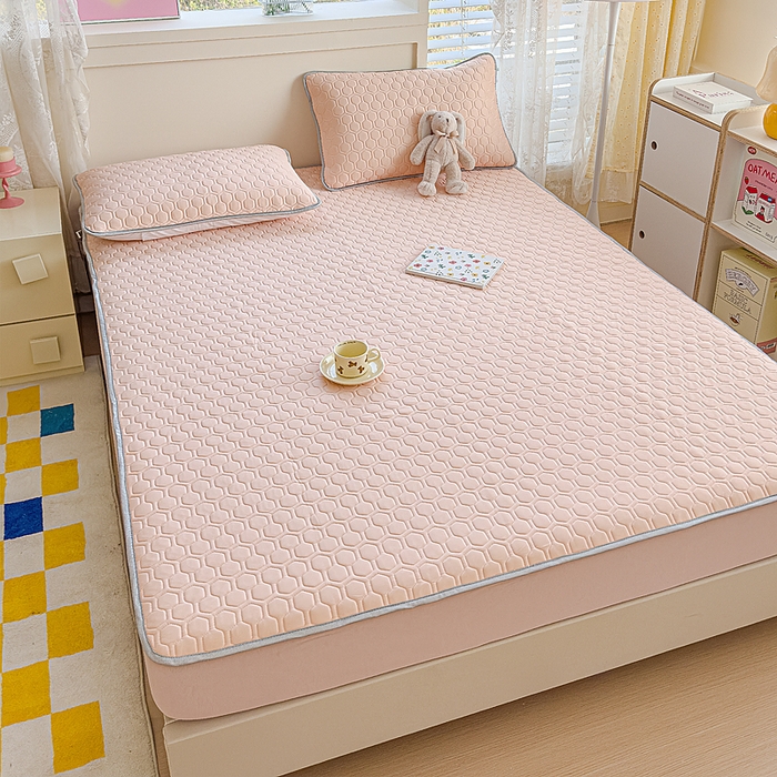 91家纺网 家纺一手货源 找家纺 小萌虎 2025新款凉感丝胶质凉席床笠款 粉玉