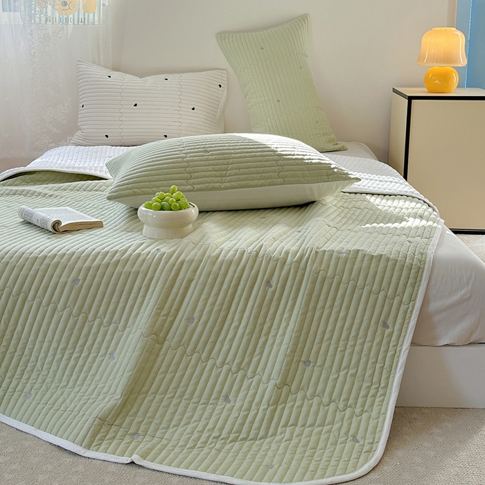 91家纺网 家纺一手货源 找家纺 优悦生活馆 2025新款亲肤舒适水洗棉夹棉床盖 暖心-绿