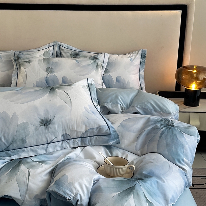 91家纺网 家纺一手货源 找家纺 眷恋家纺 2025年春夏全棉铂金棉13376数码印花四件套 水墨青花-兰