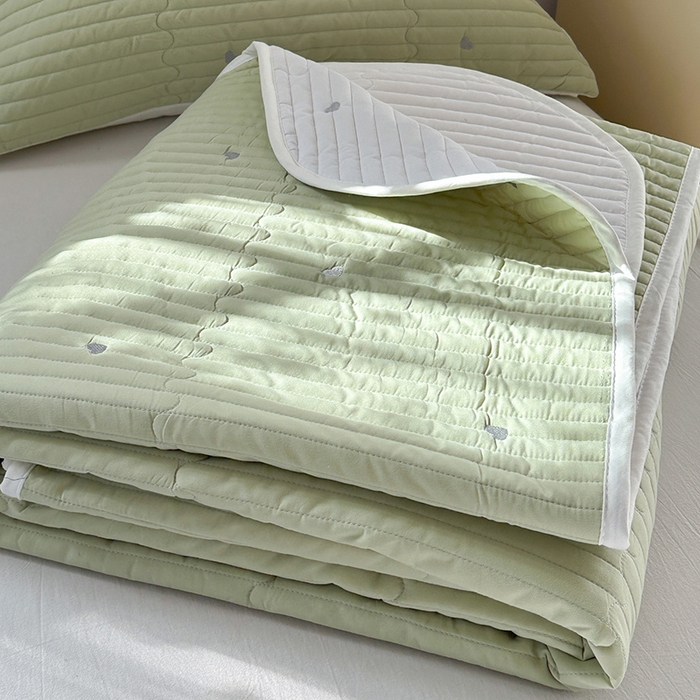 91家纺网 家纺一手货源 找家纺 优悦生活馆 2025新款亲肤舒适水洗棉夹棉床盖 暖心-绿