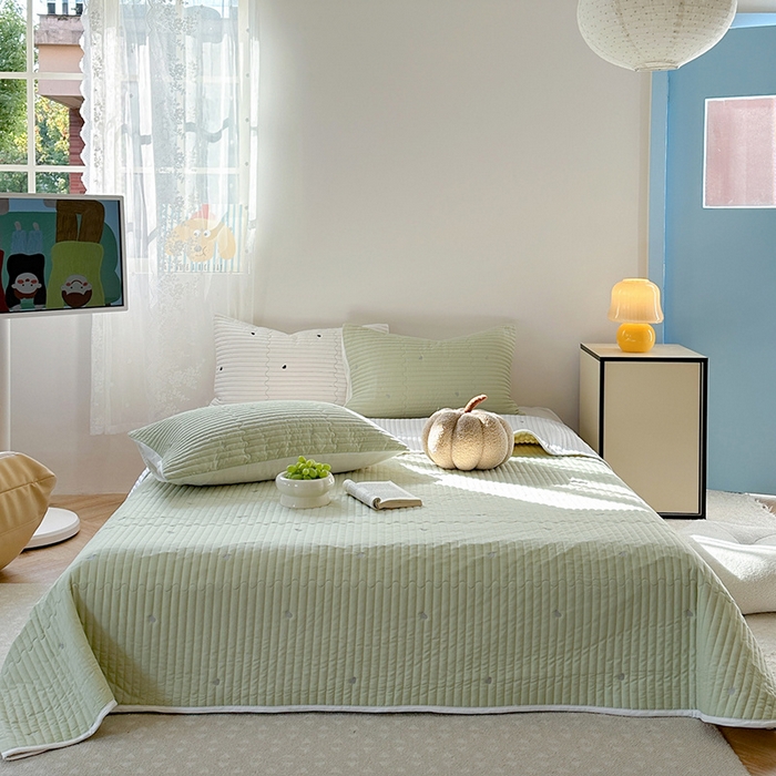 91家纺网 家纺一手货源 找家纺 优悦生活馆 2025新款亲肤舒适水洗棉夹棉床盖 暖心-绿